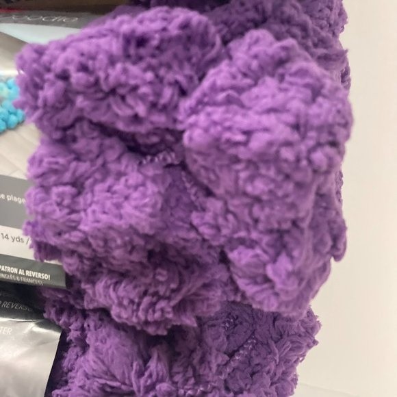 Red Heart Pomp A Doodle Jumbo Yarn Grape Pom Pom Purple 3 Skeins Craft - Picture 3 of 13